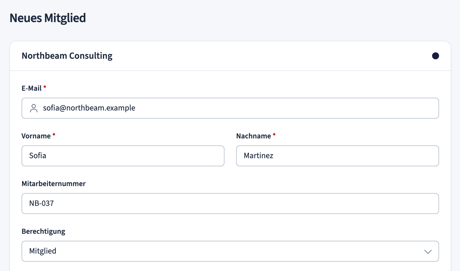 Formular Neues Mitglied mit Feldern für E-Mail, Name, Mitarbeiternummer und Berechtigung